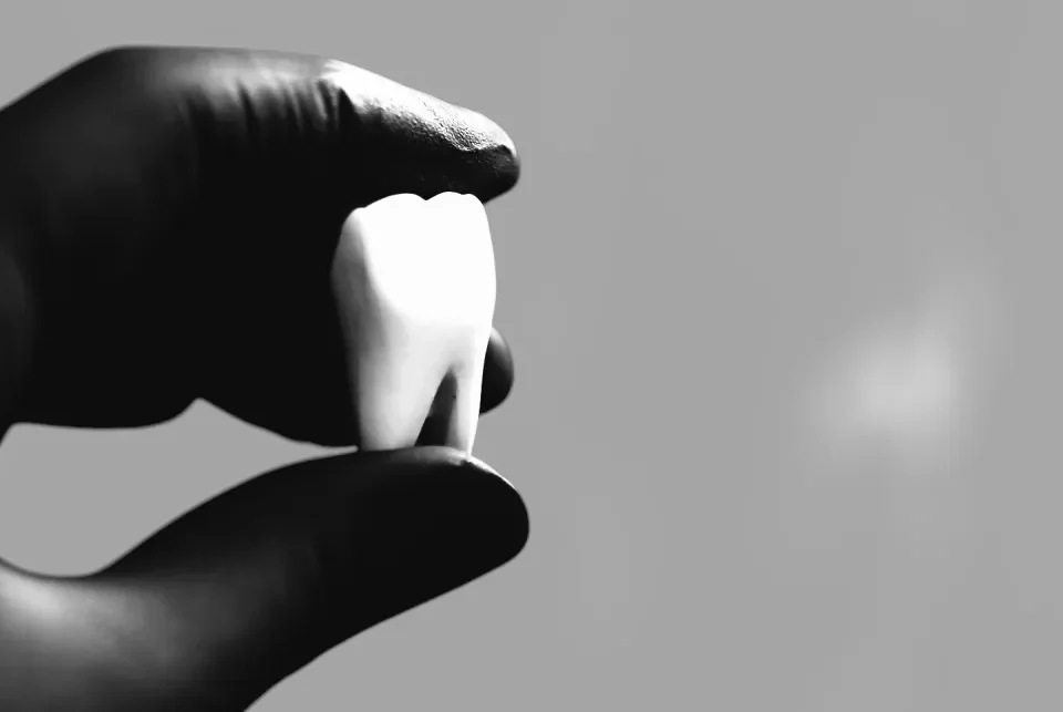 Nagły nocny ból zęba co robić Studio Stomatologii Estetycznej