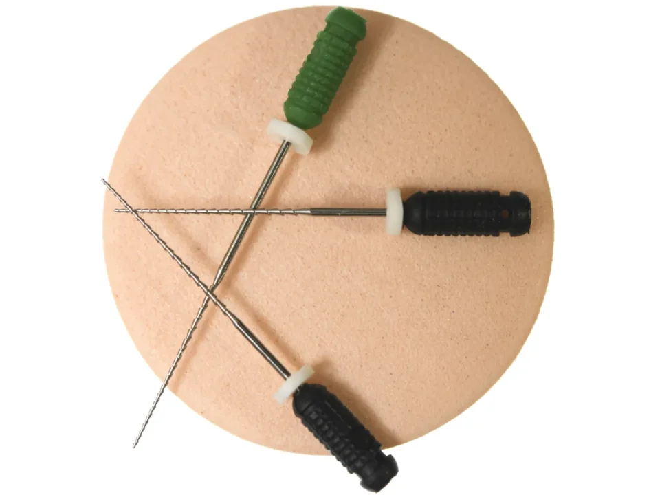 Wszystko, co chciałbyś wiedzieć o leczeniu kanałowym   pilniki endodontyczne   Studio Stomatologii Estetycznej