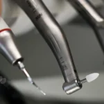 panel z końcówkami stomatologicznymi   Jak zapobiegać chorobom przyzębia   Studio Stomatologii Estetycznej